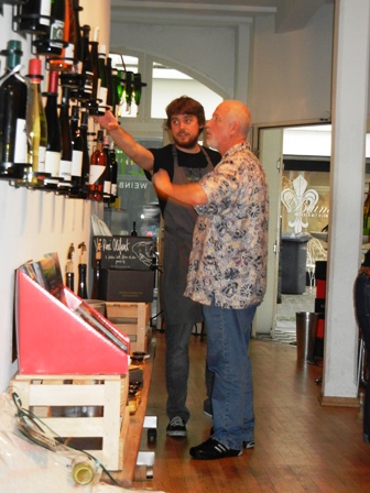 Weinsinnig selecting the wine